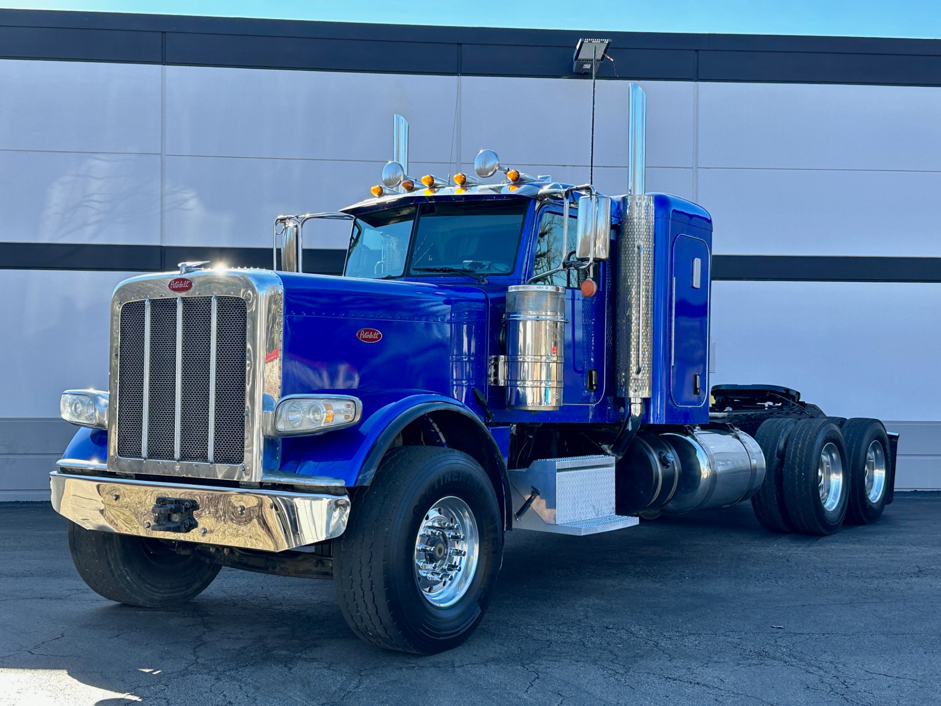 Used 2015 Peterbilt 389 Sleeper Cummins ISX15 500 HP 18 Speed Manual 46K Rears PTO For