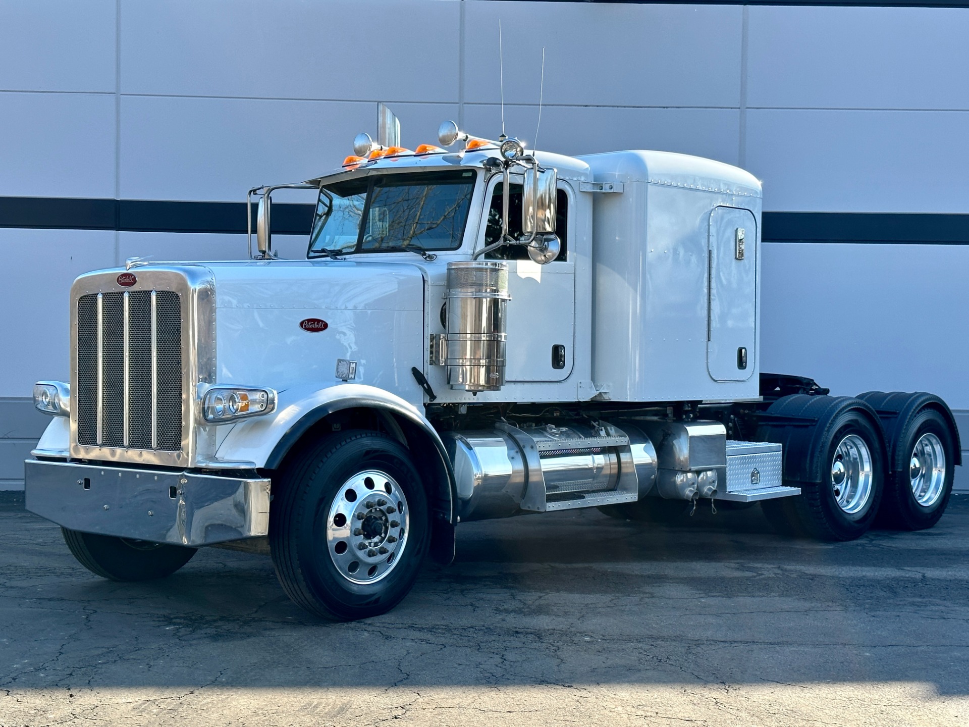 Peterbilt Trucks 389