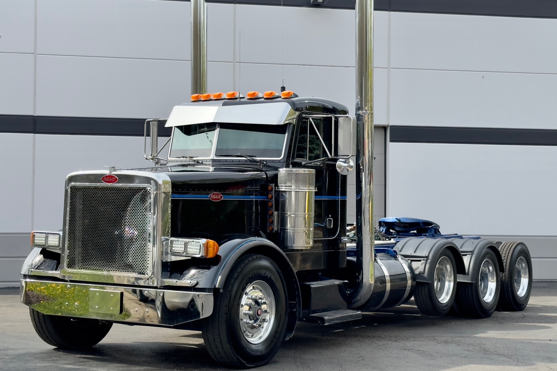 Peterbilt 379 Custom Daycab