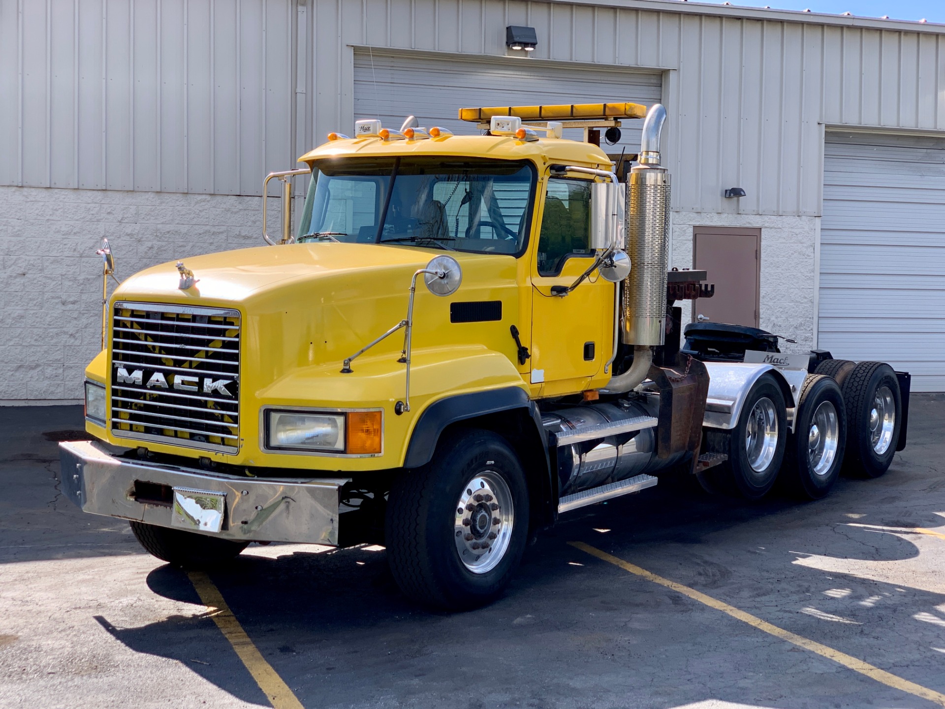 Used 2007 MACK CL-733 Day Cab - Cummins ISX - VERY NICE! For