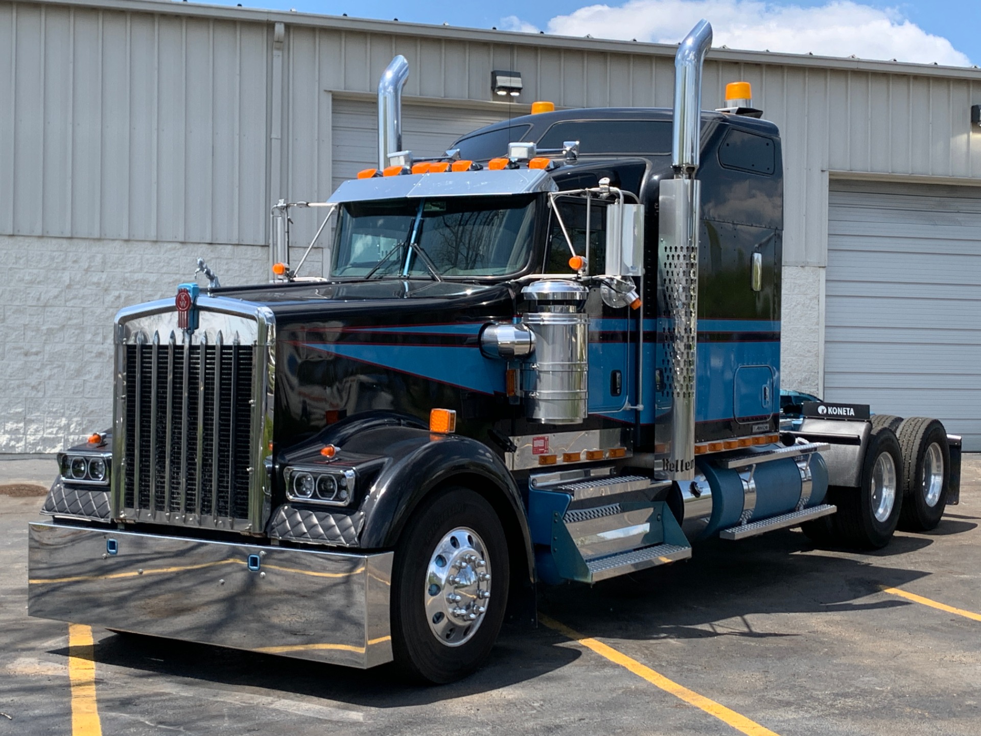 kenworth w900 sofa bed for sale