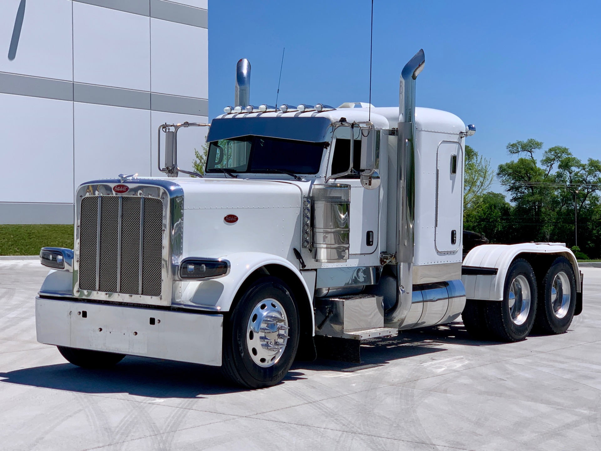 used-2012-peterbilt-389-sleeper-canadian-registered-glider-detroit