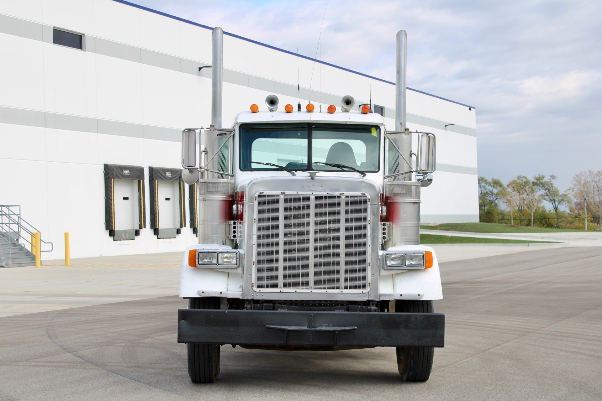 Used 1997 Peterbilt 379 Day Cab - CAT 3406 - 15 Speed Manual For