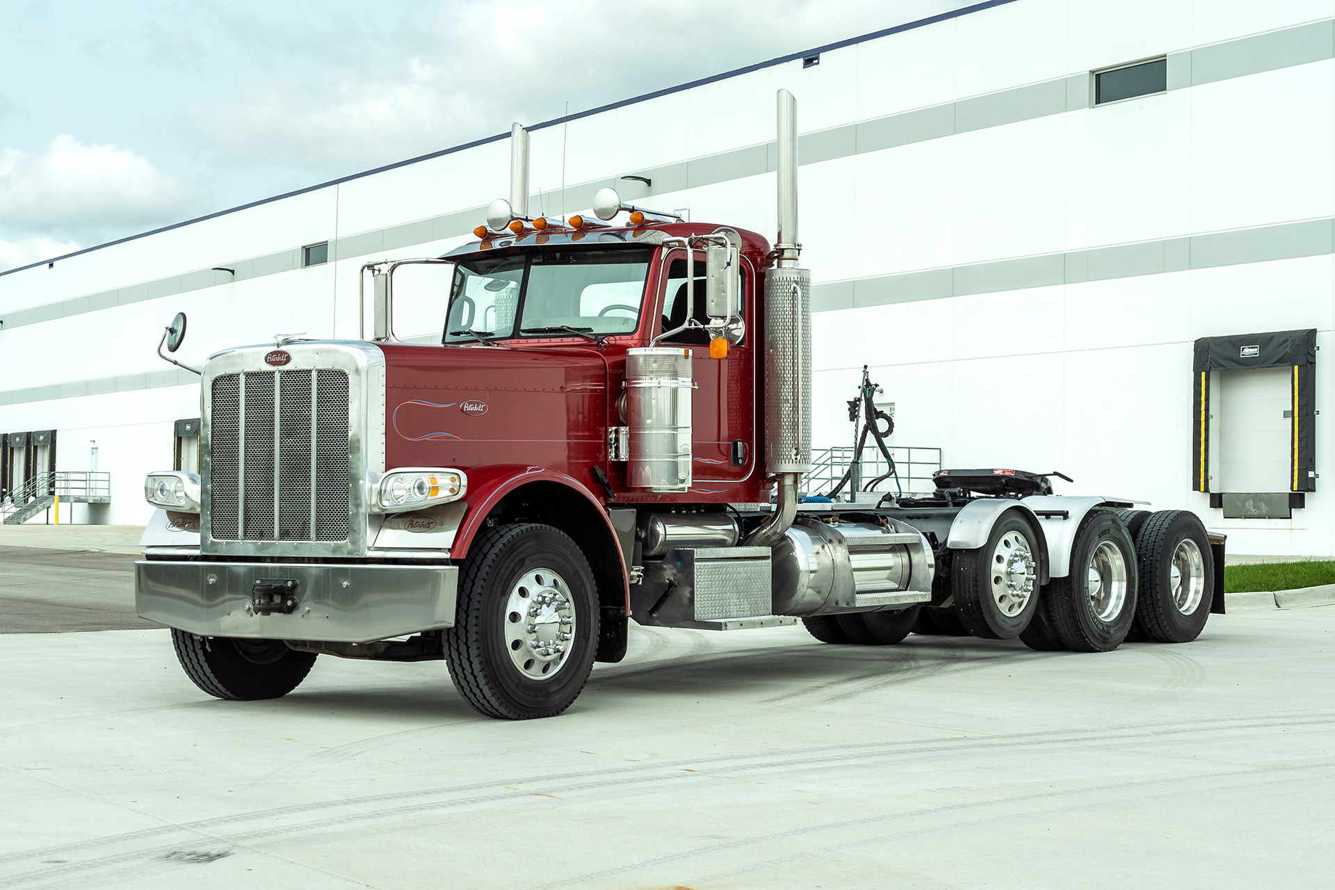 Used 2009 Peterbilt 389 Day Cab GLIDER!! Steerable TriAxle