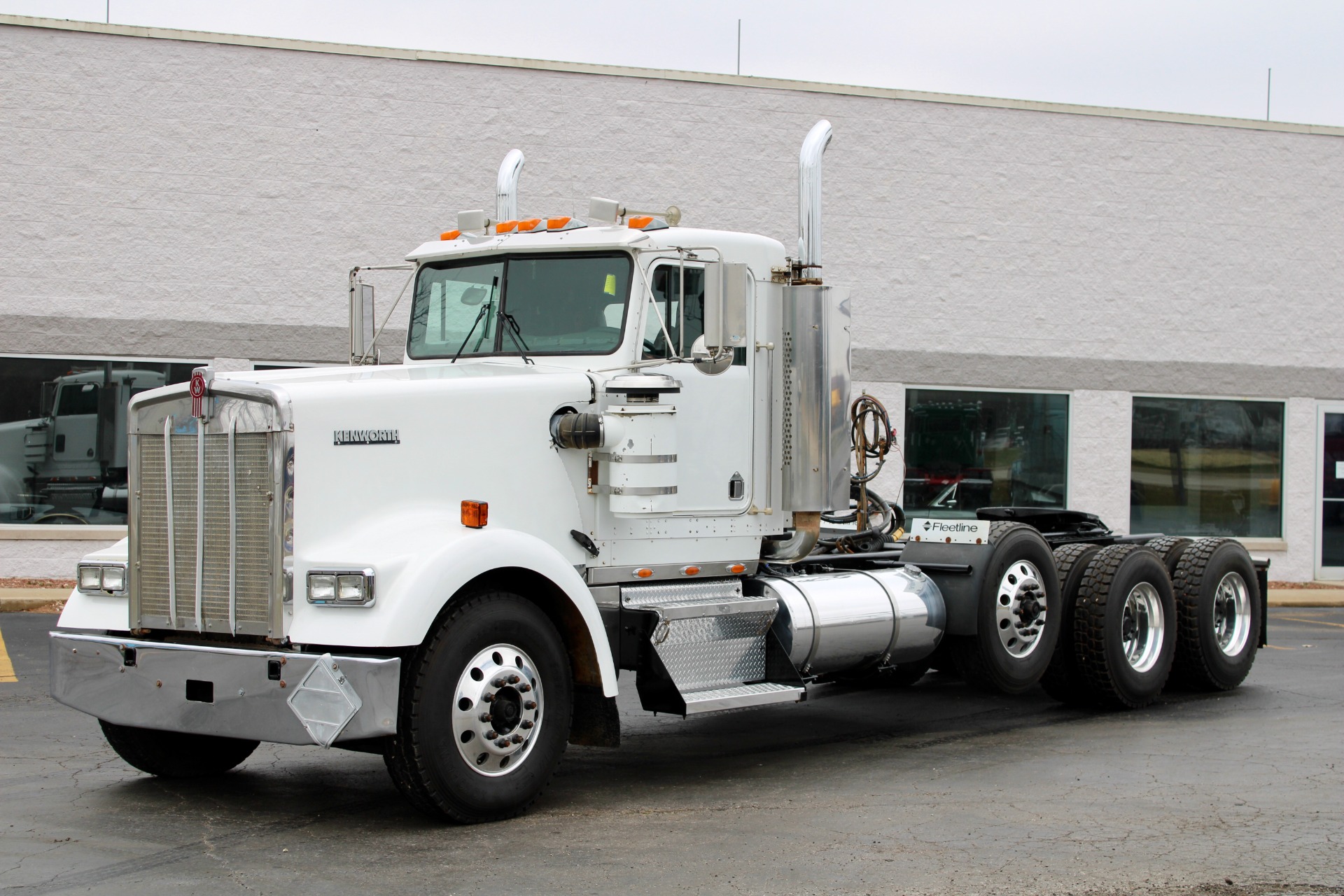 Used 2005 Kenworth W900B Tri-Axle Day Cab - Cummins ISX