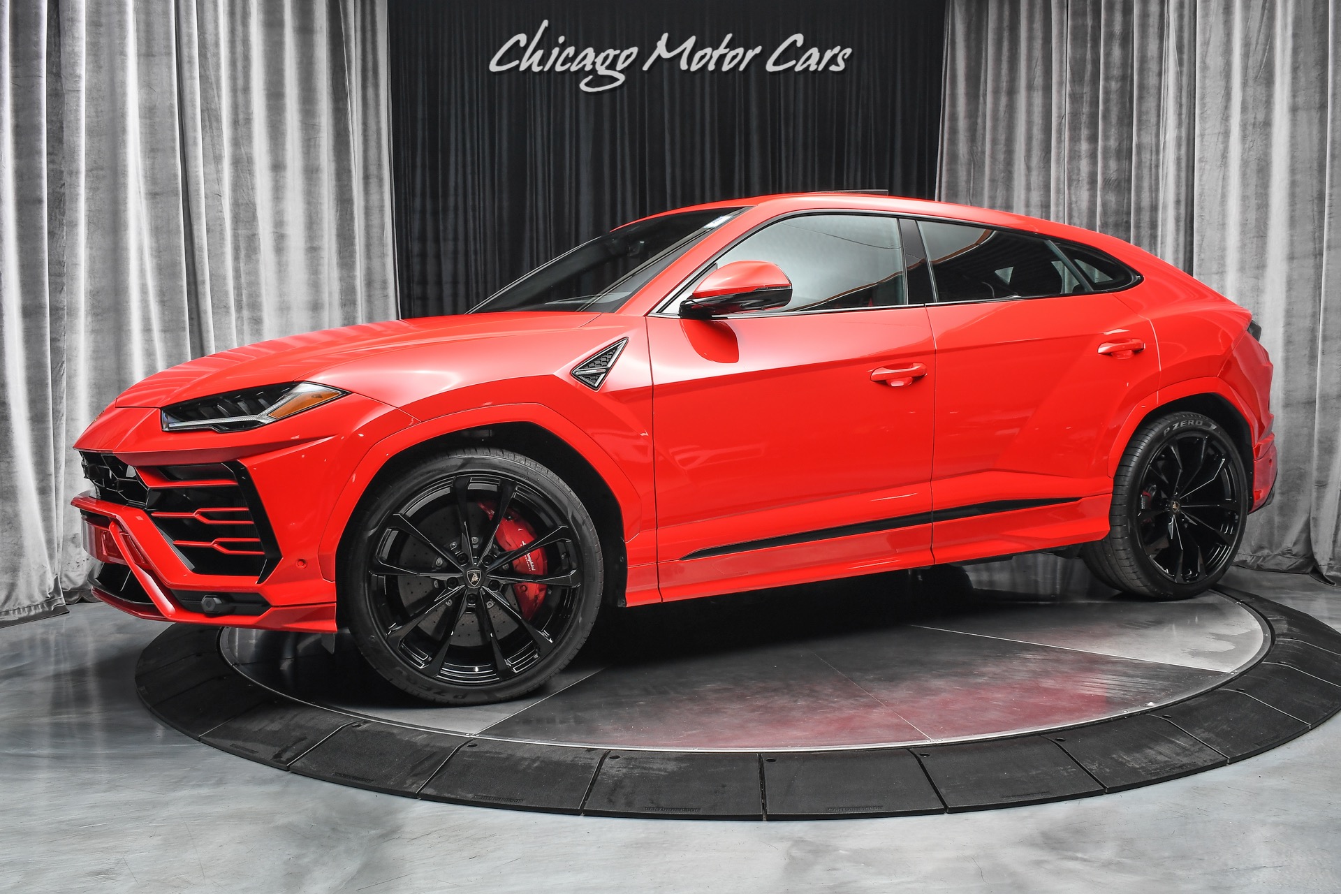 Lamborghini urus red