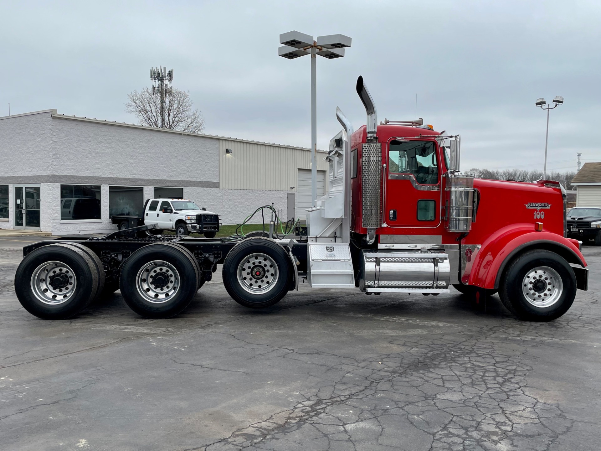 Wisteria/White Kenworth W900L Day Cab & East Manufacturing