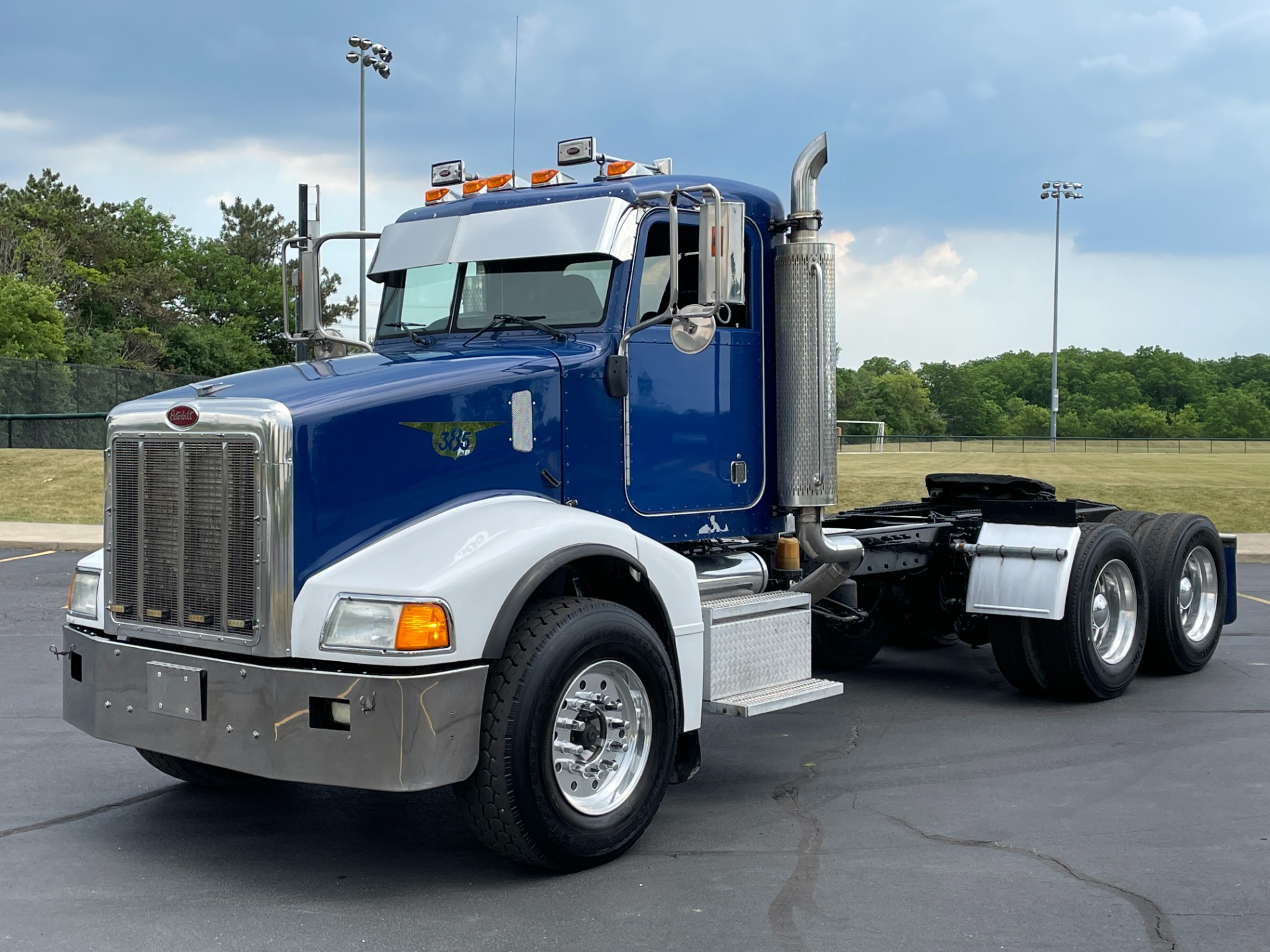 Used 2000 Peterbilt 385 Day Cab Cat Diesel - 410 Horsepower - E/F 13 Speed  - Wet Kit For Sale (Sold) | Midwest Truck Group Stock #18357