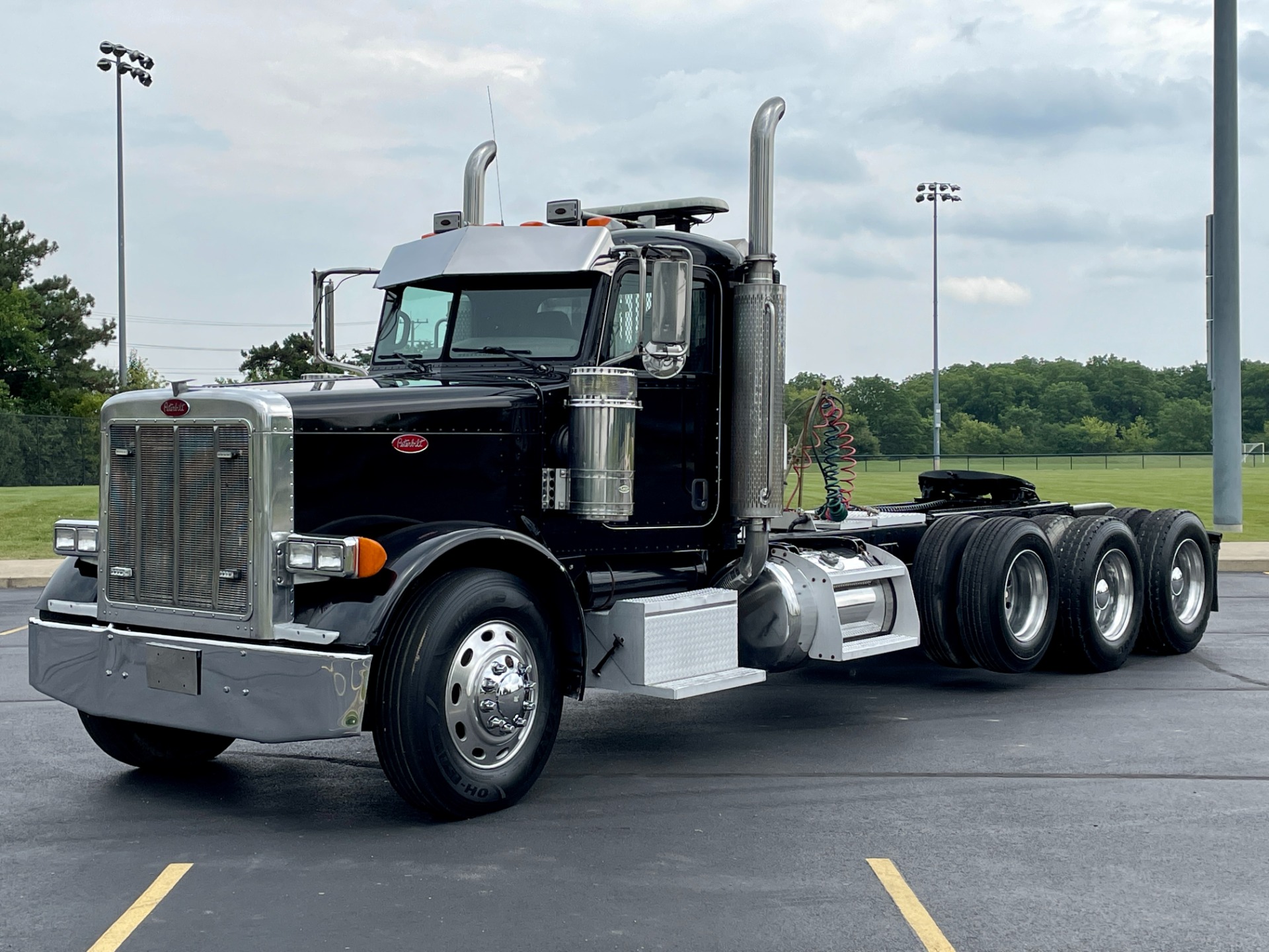 Custom Peterbilt 379 Daycab