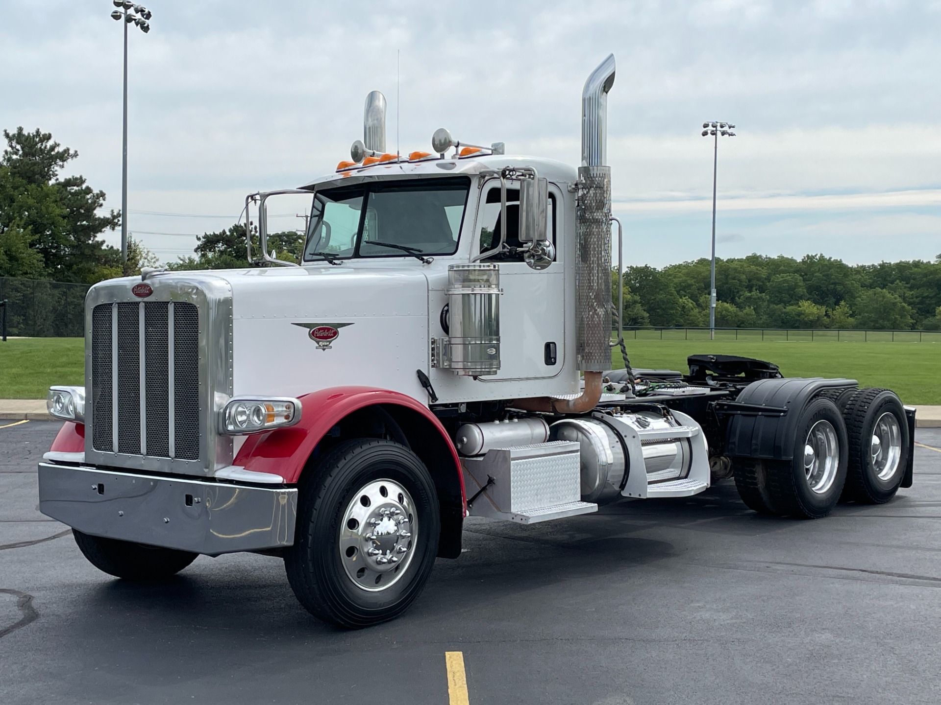 Peterbilt 389 Daycab