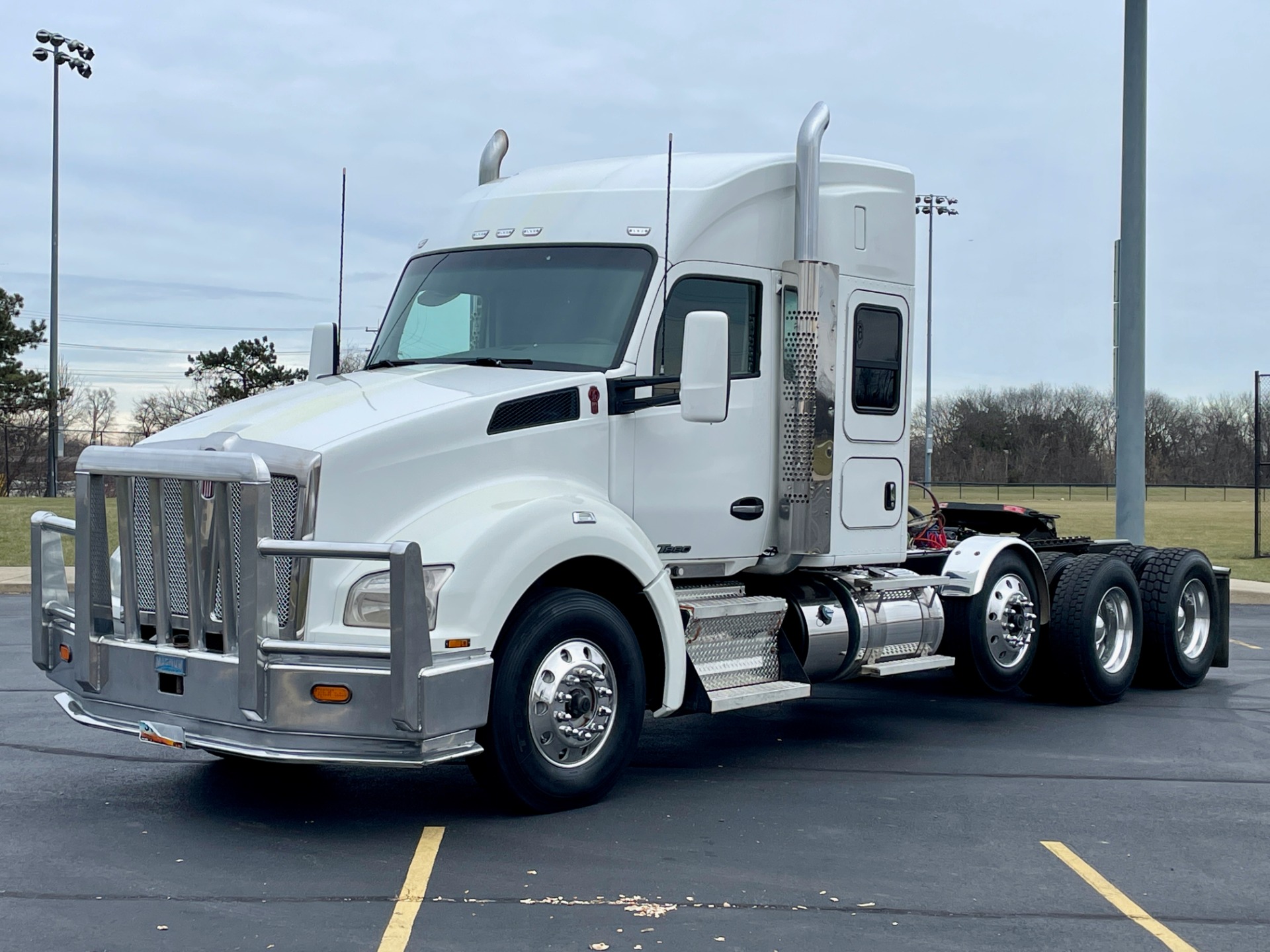 Used 2015 Kenworth T880 Sleeper - CAT C15 - 550 HP - 18 Speed