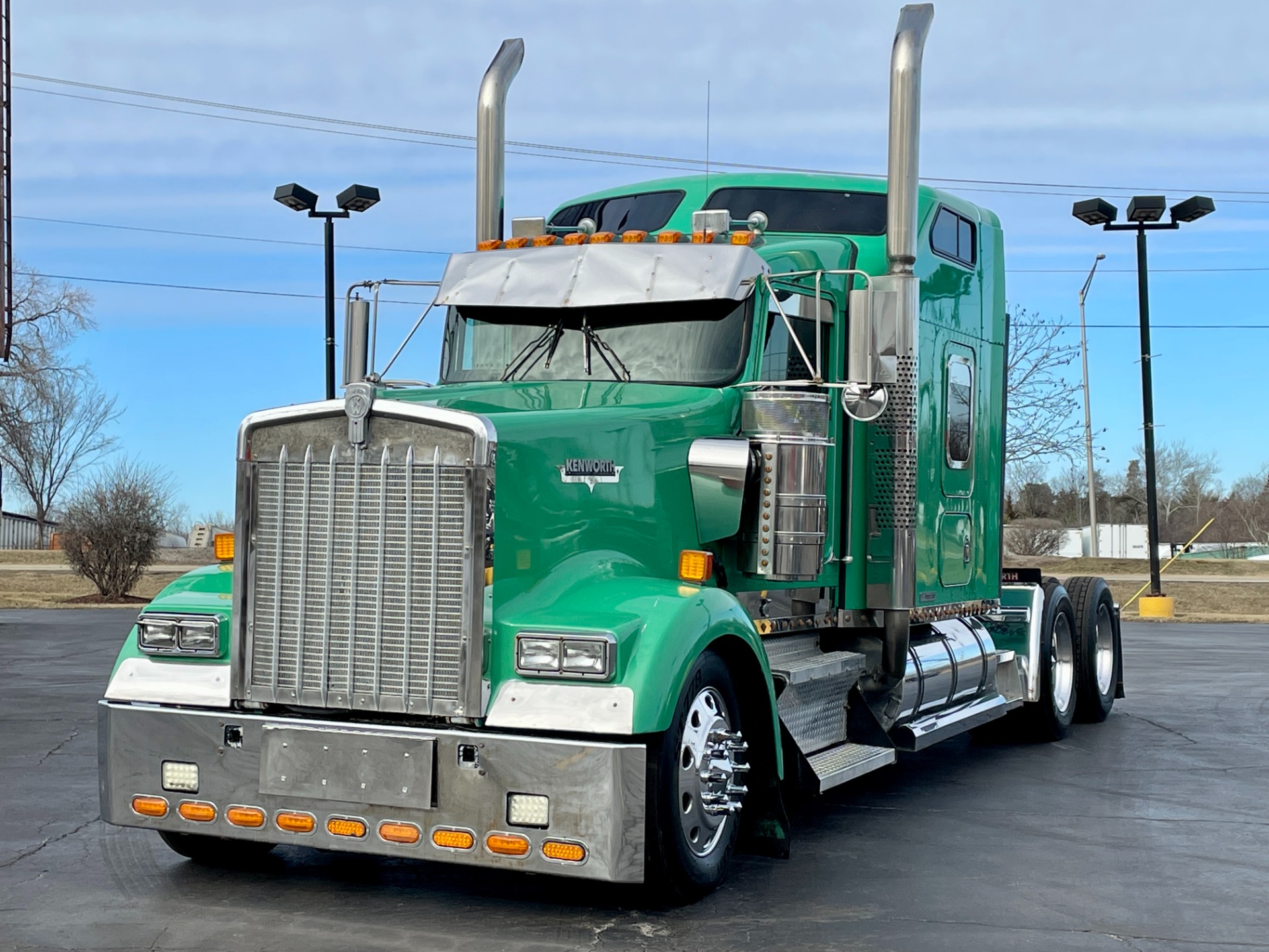 Kenworth W900 Studio Sleeper