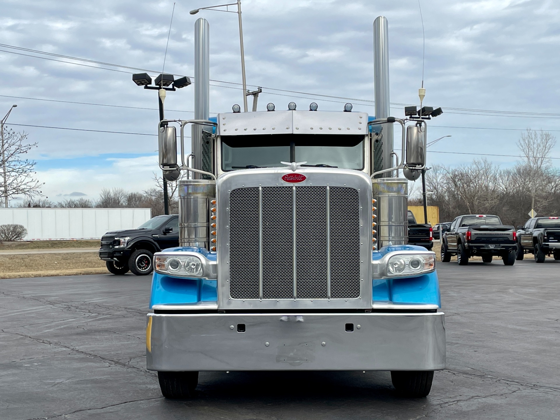Used 2018 Peterbilt 389 Low Roof Sleeper - Cummins X15 - 565 HP