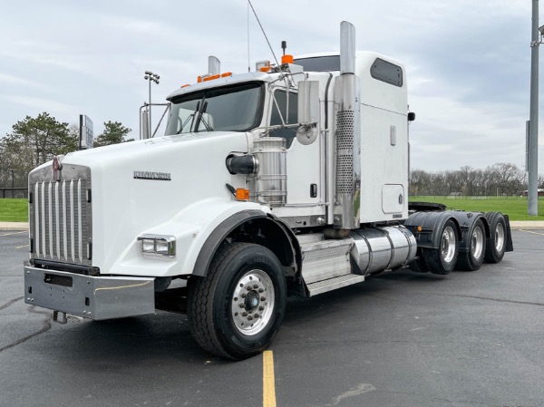 Used 2009 Kenworth T800 AeroDyne Sleeper - Cummins ISX - TRI-AXLE - 550 Horsepower for sale $79,800 at Midwest Truck Group in West Chicago IL