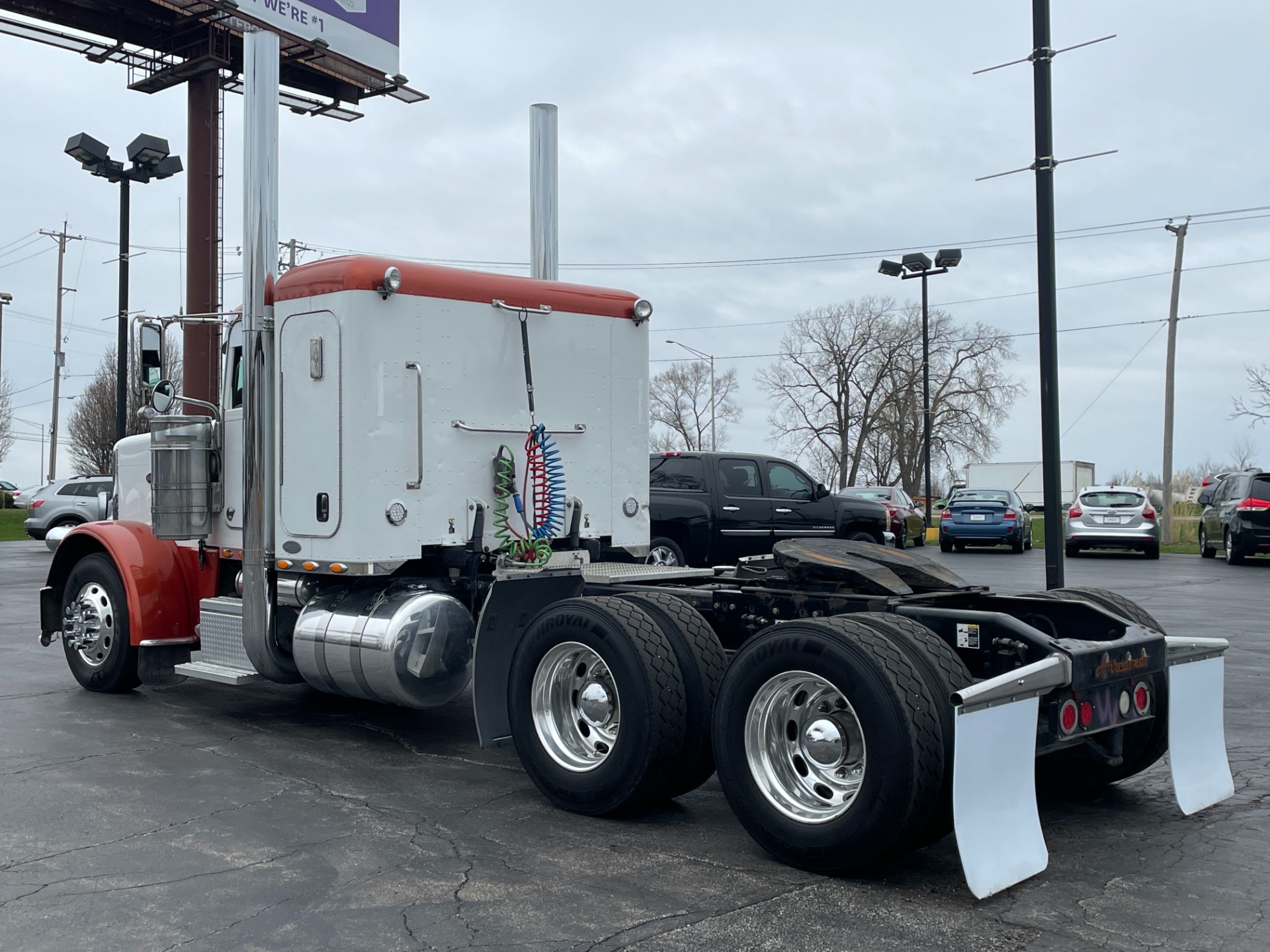 Used 2011 Peterbilt 388 Flat Top Sleeper - Cummins 435