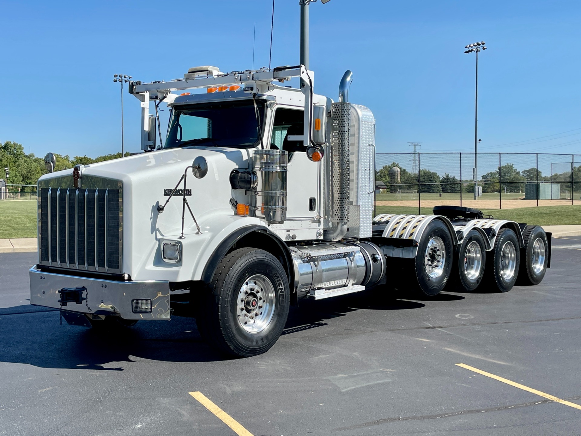 Used 2016 Kenworth T800 QUAD AXLE DAY CAB - CUMMINS ISX - DUAL 