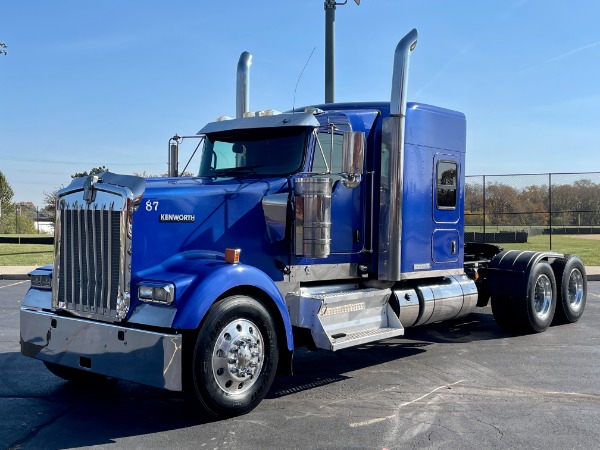 Used 2016 Kenworth W900L ICON 900 SLEEPER - #44 BUILT - CUMMINS ISX - 550 HORSEPOWER - 18 SPEED for sale $129,800 at Midwest Truck Group in West Chicago IL