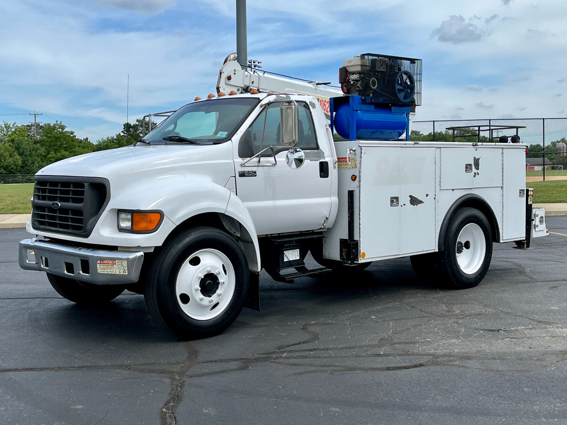 Used 2003 ford f650 service truck cummins diesel stellar 10k crane